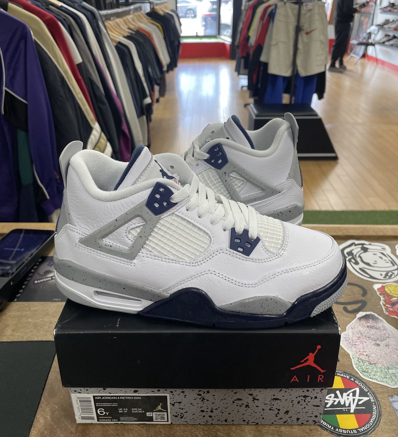 Pre Owned Jordan 4 Retro Midnight Navy (GS) Size 6Y