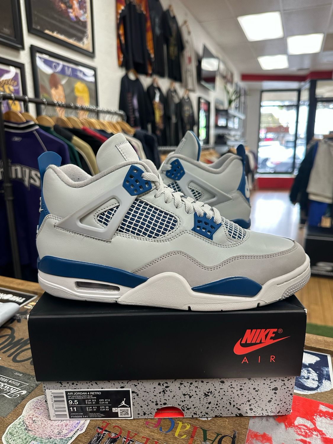 Pre Owned Jordan 4 Retro Military Blue Size 9.5