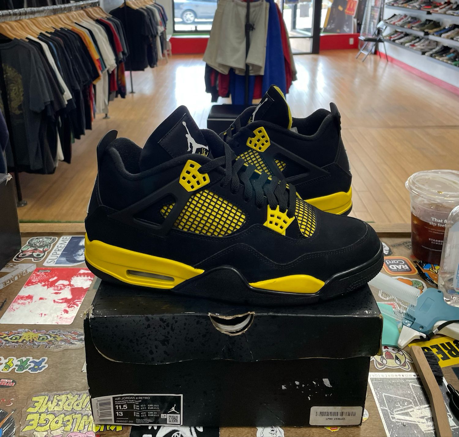 Pre Owned Jordan 4 Retro Thunder (2023) Size 11.5