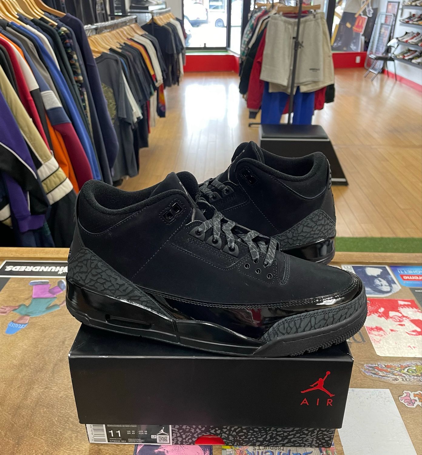 Lightly Worn Jordan 3 Retro Black Cat (2025) Size 11