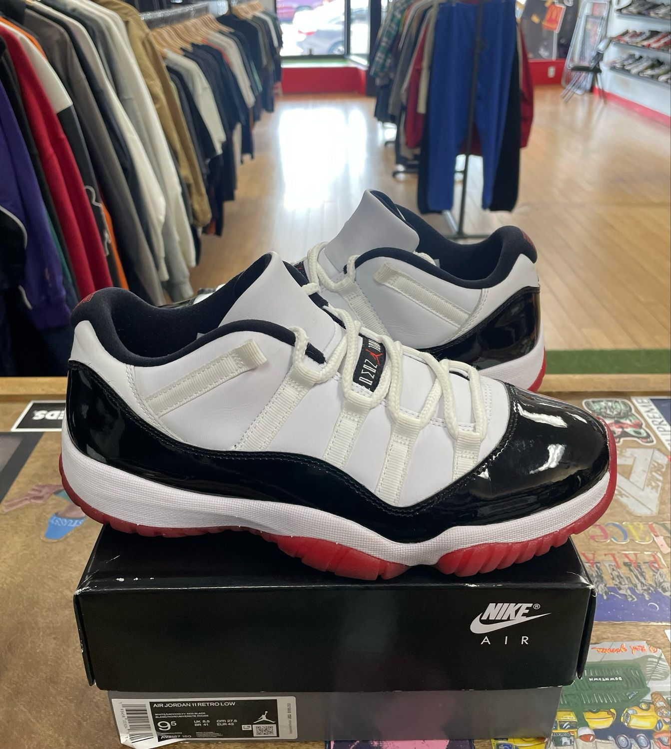 Pre Owned Jordan 11 Retro Concord Bred Size 9.5