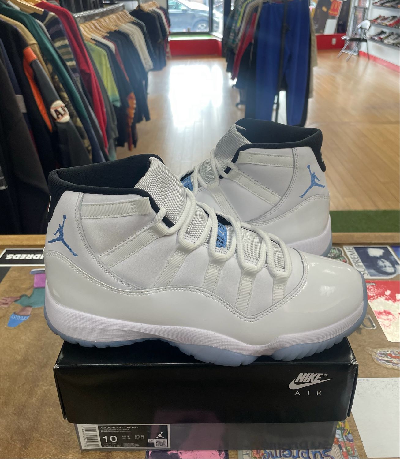 Jordan 11 Retro Legend Blue (2024) Size 10 (Lightly Worn)