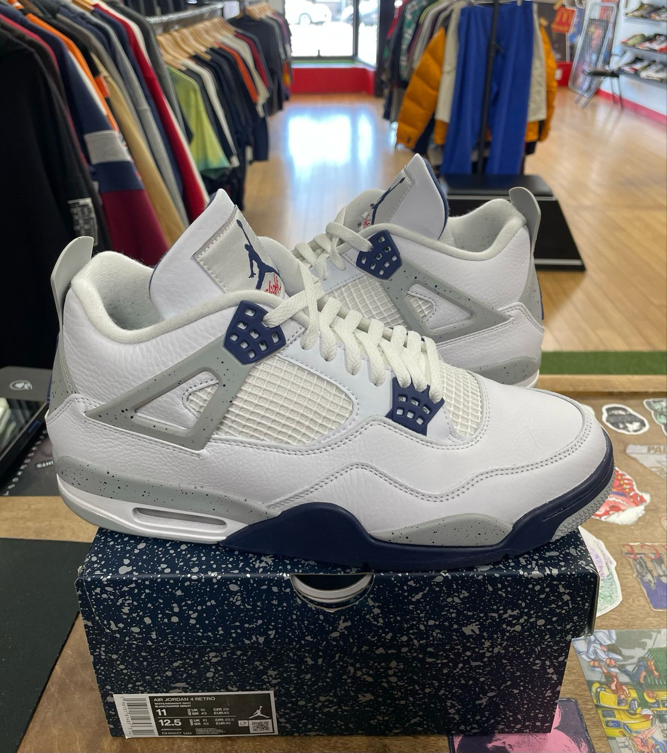 Pre Owned Jordan 4 Retro Midnight Navy Size 11