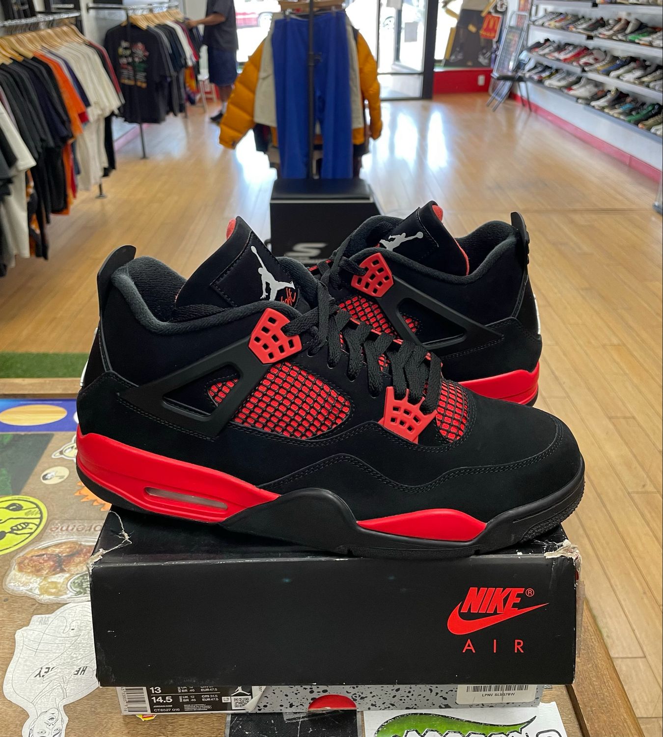 Pre Owned Jordan 4 Retro Red Thunder Size 13(Slightly Damaged Box)