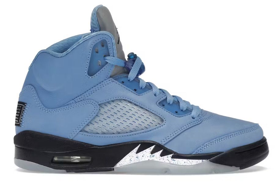 Jordan 5 Retro UNC University Blue Size 9 (NEW)