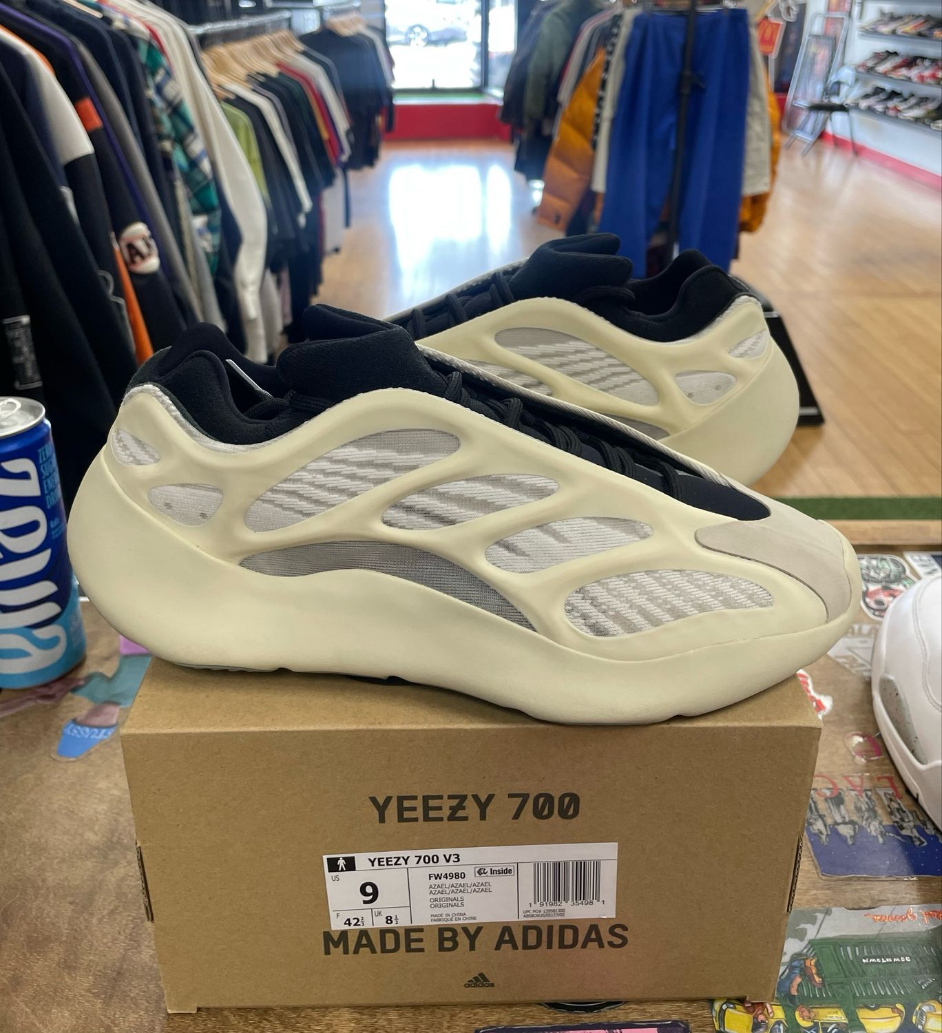 adidas Yeezy 700 V3 Safflower Size 9 (WORN)