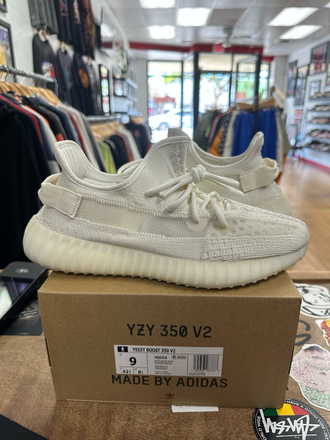 adidas Yeezy Boost 350 V2 Bone Size 9 (WORN)