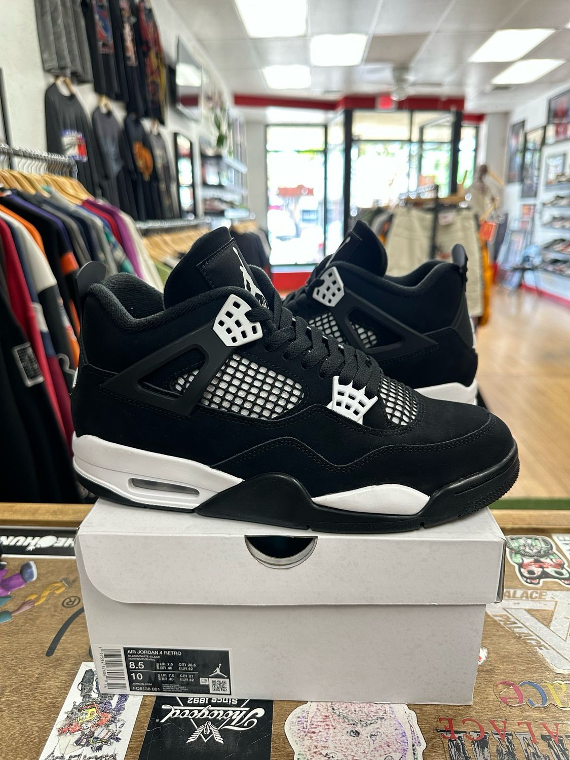 Jordan 4 Retro White Thunder Size 8.5 (WORN)