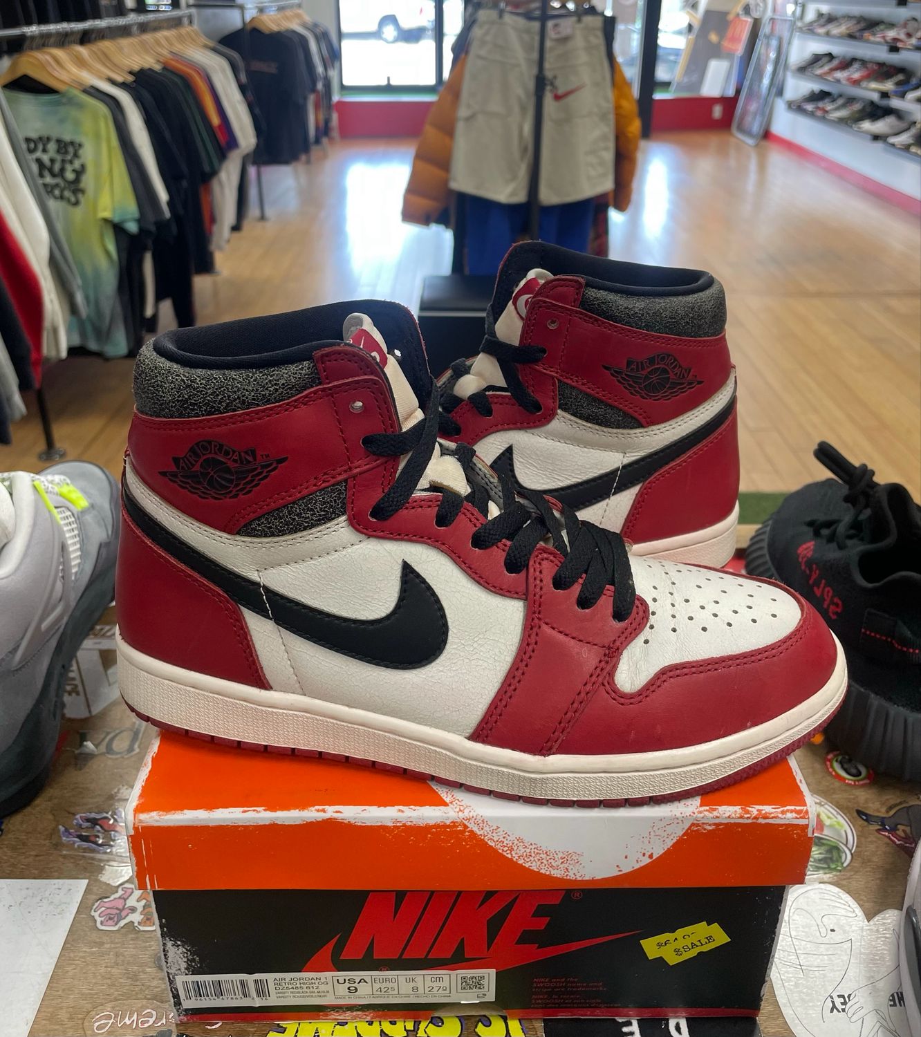 Jordan 1 Retro High OG Chicago Lost and Found Size 9 (Worn)