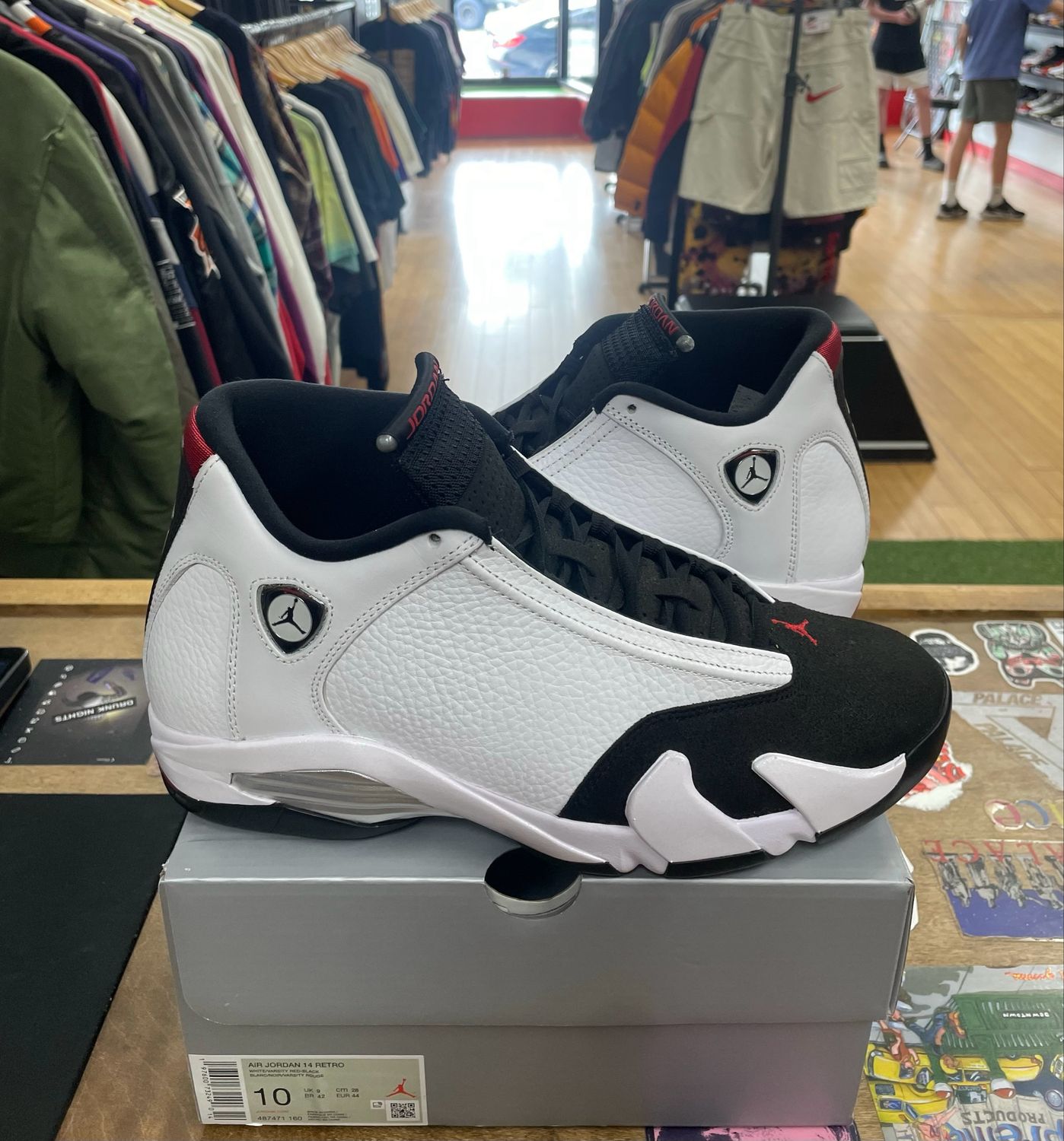 Pre OwnedJordan 14 Retro Black Toe (2024) Size 10
