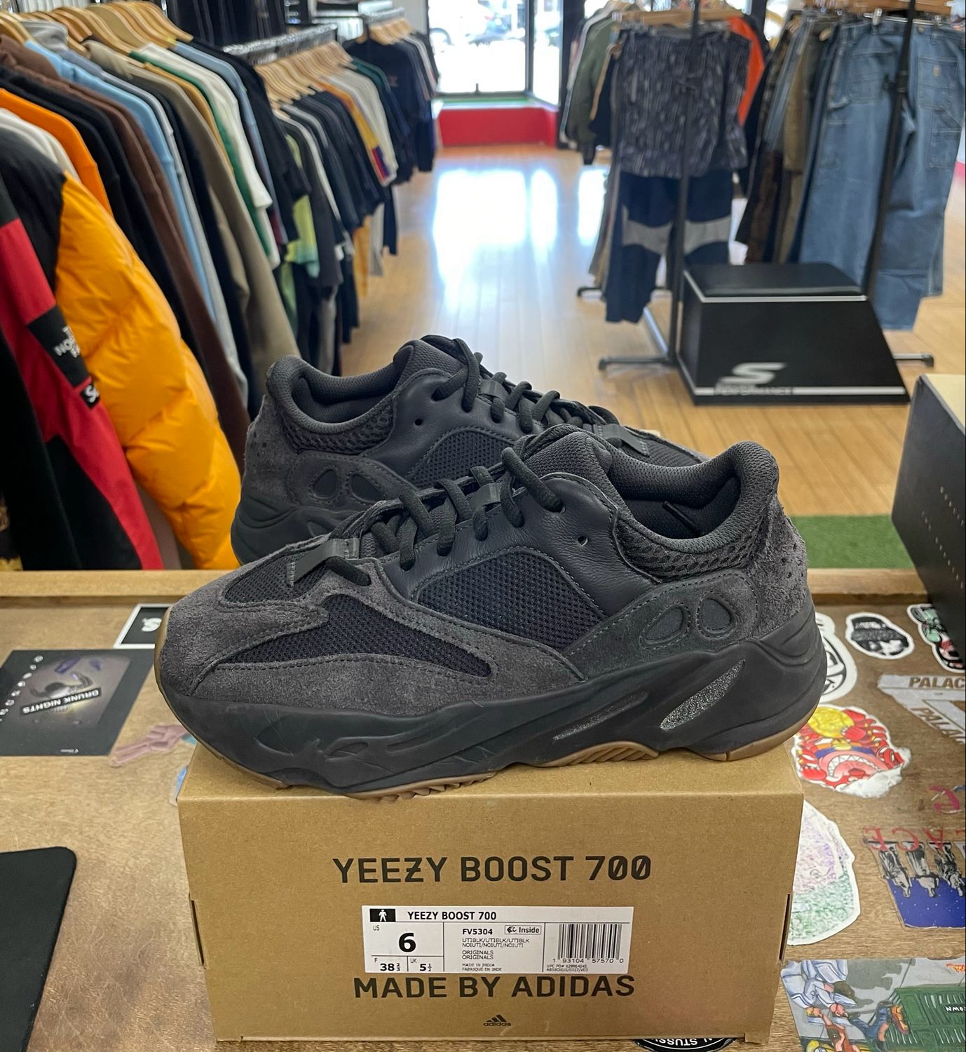 Pre Owned Adidas Yeezy Boost 700 Utility Black Size 6