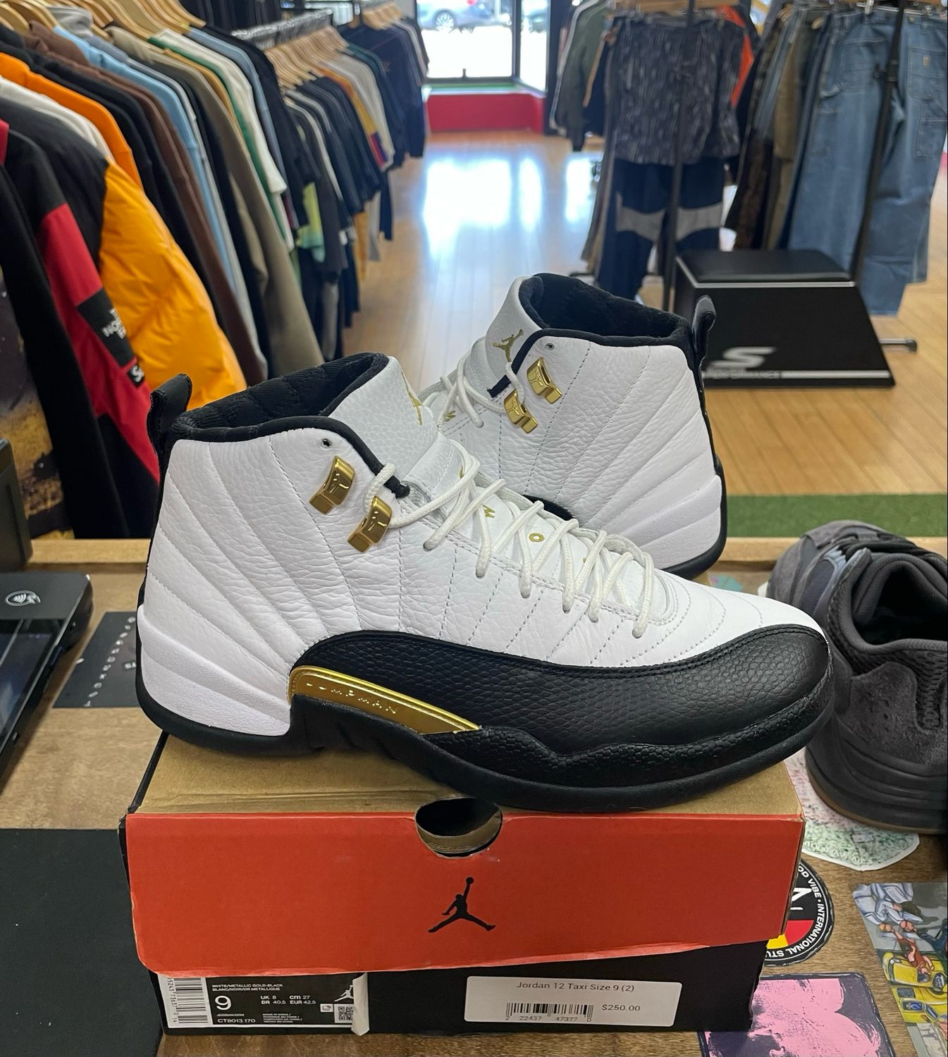 Pre Owned Jordan 12 Retro Royalty Taxi Size 9