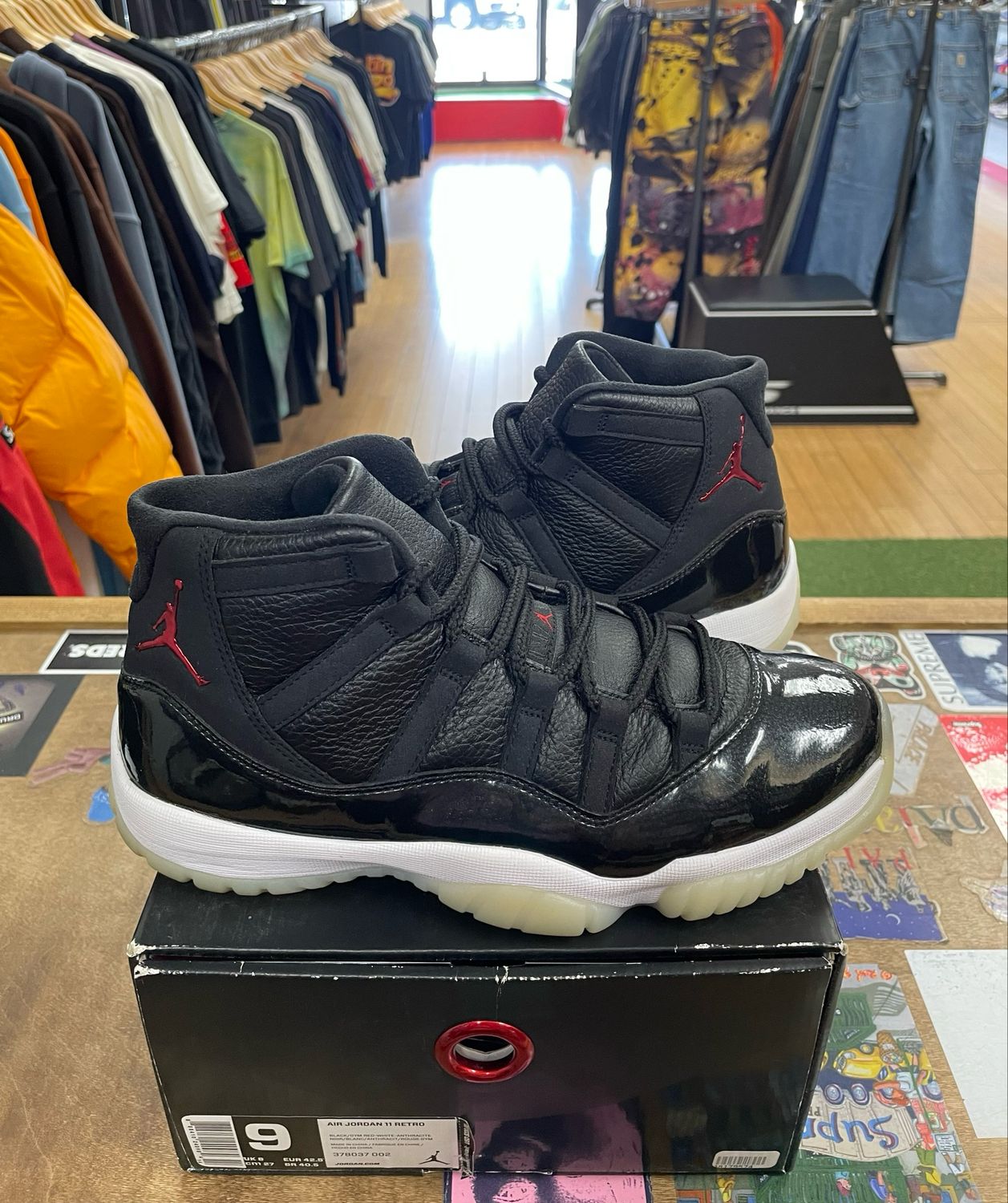 Jordan 11 Retro 72-10 Size 9 (WORN)