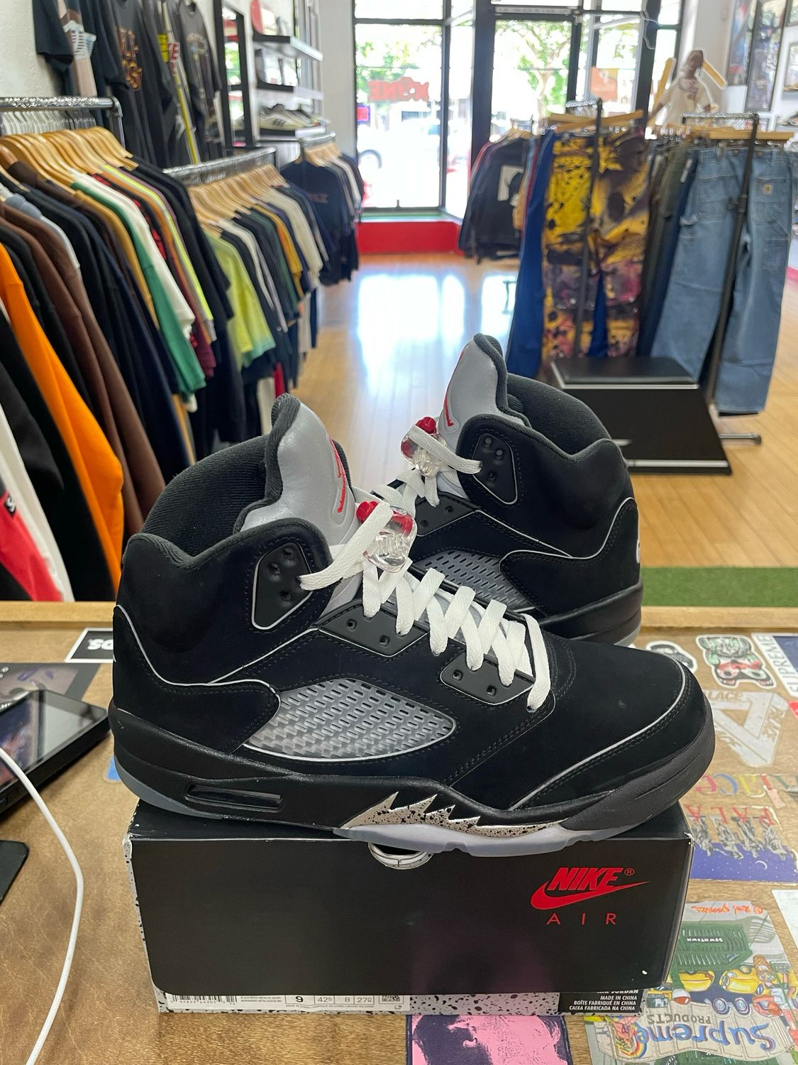 Jordan 5 Retro OG Black Metallic Reimagined Size 9 Pre-owned