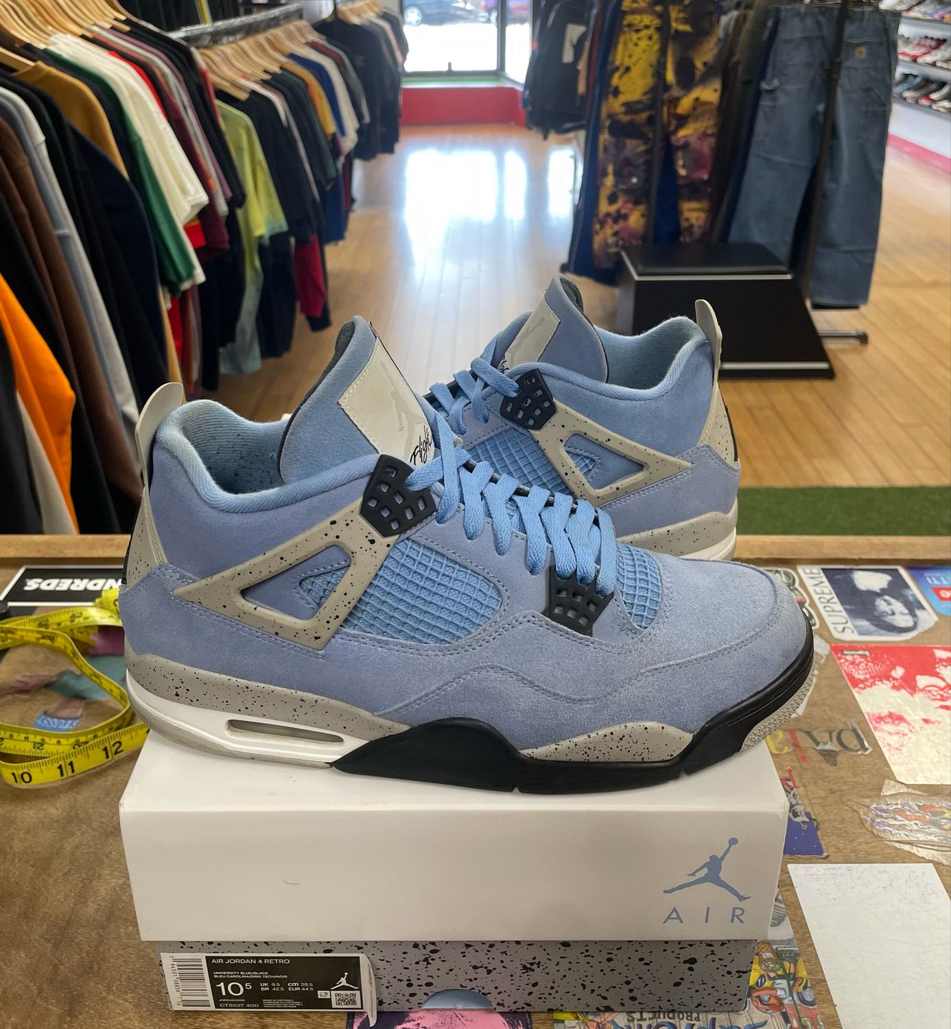 Pre Owned Jordan 4 Retro University Blue Size 10.5