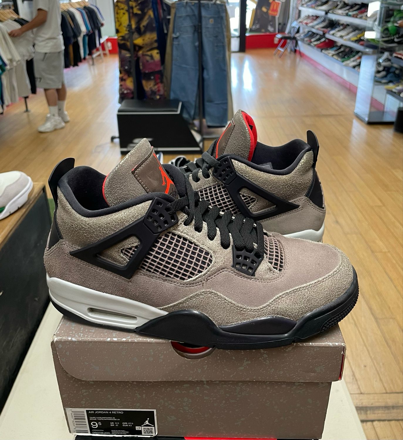 Pre Owned Jordan 4 Retro Taupe Haze Size 9.5