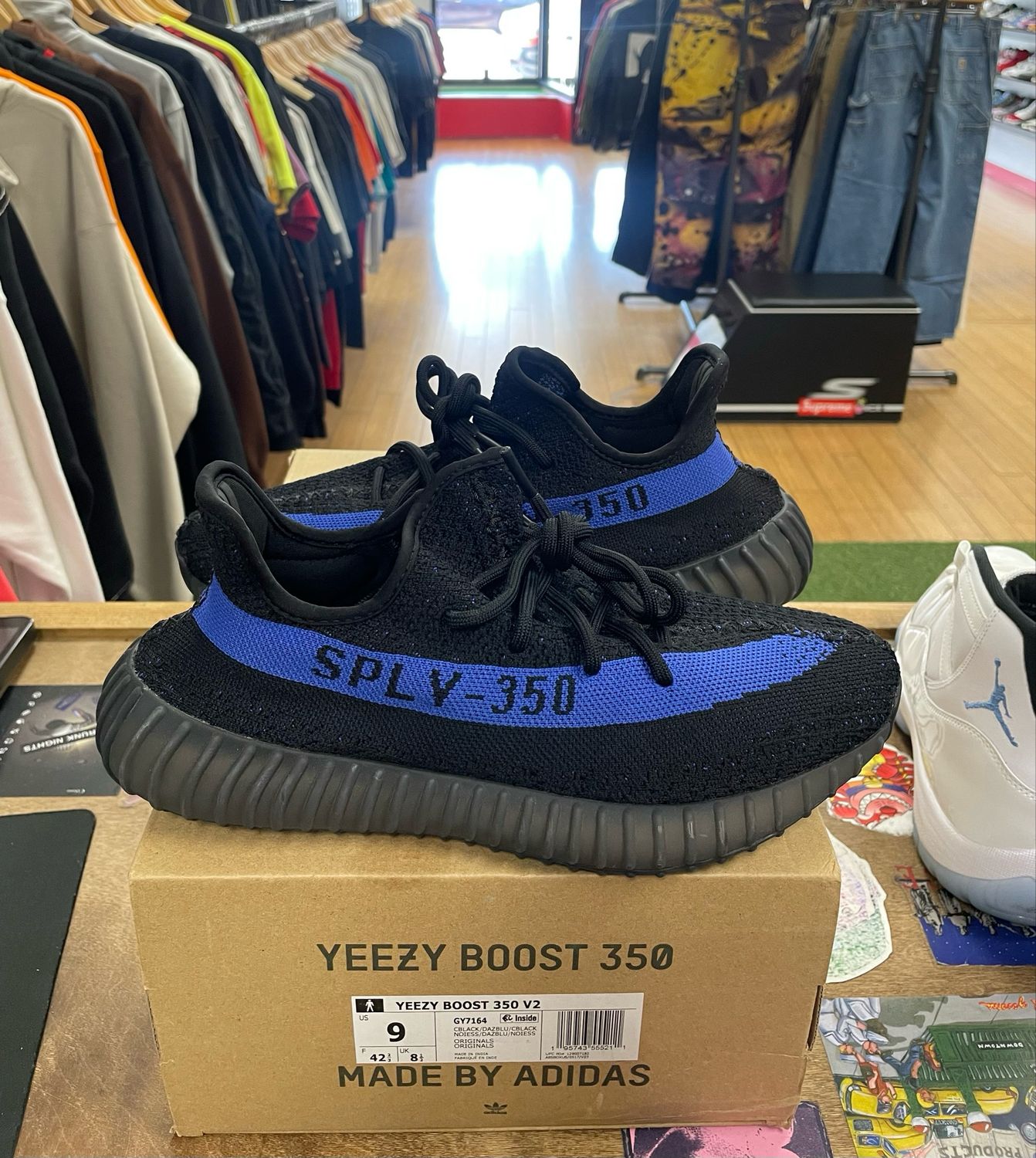 adidas Yeezy Boost 350 V2 Dazzling Blue Size 9 (WORN)
