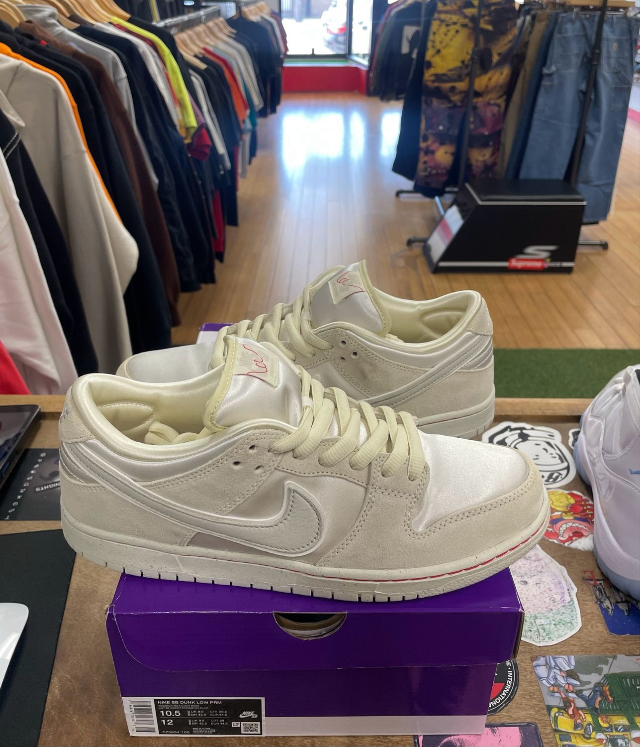 Nike SB Dunk Low City of Love Light Bone Size 10.5 Pre-owned