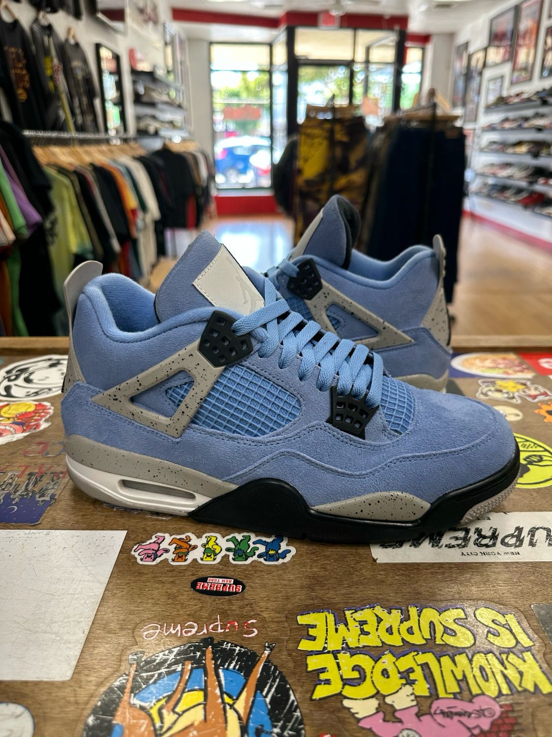 Jordan 4 Retro University Blue Size 8 Pre-Owned (no box)
