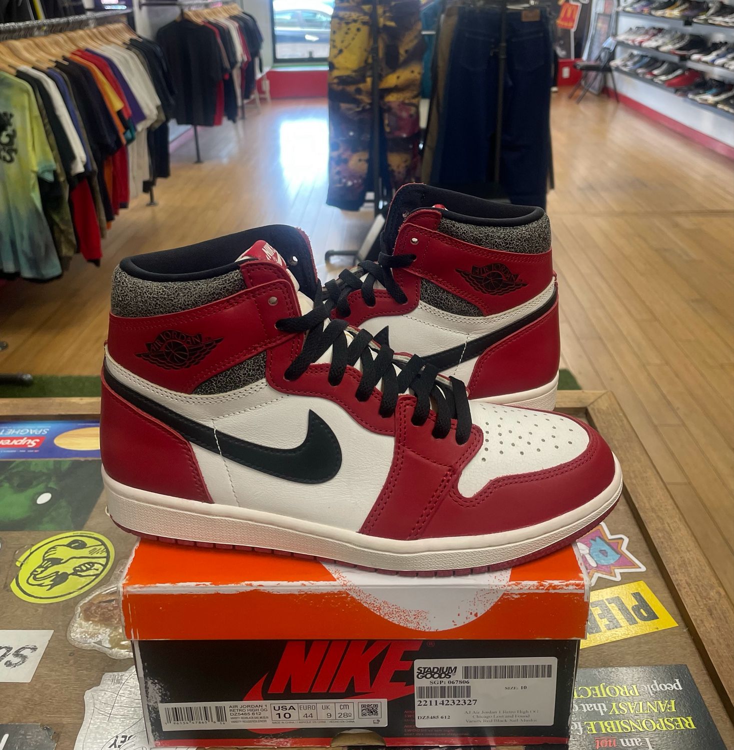 Tried On Jordan 1 Retro High OG Chicago Lost and Found Size 10