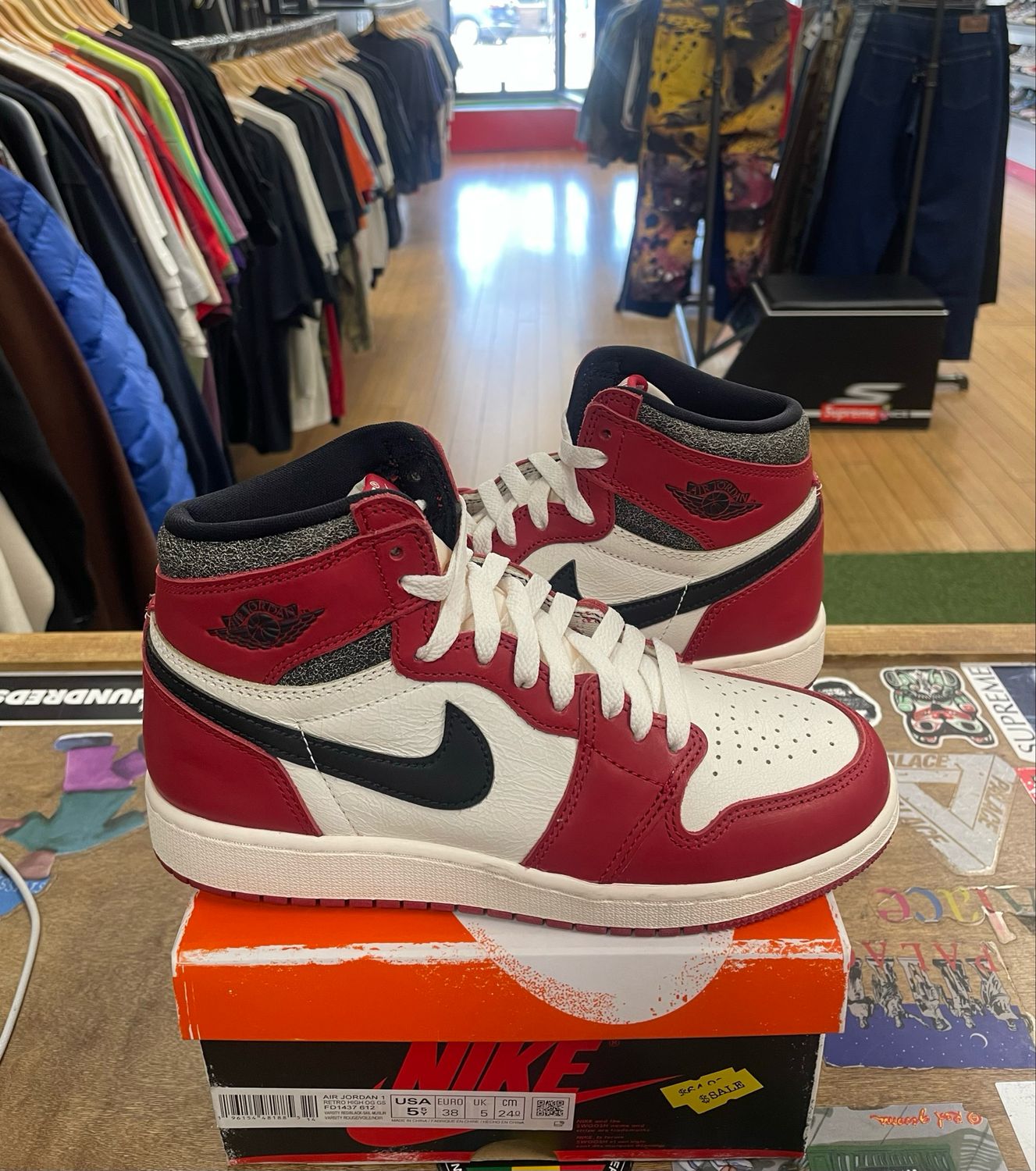Pre Owned Jordan 1 Retro High OG Chicago Lost and Found (GS) Size 5.5Y