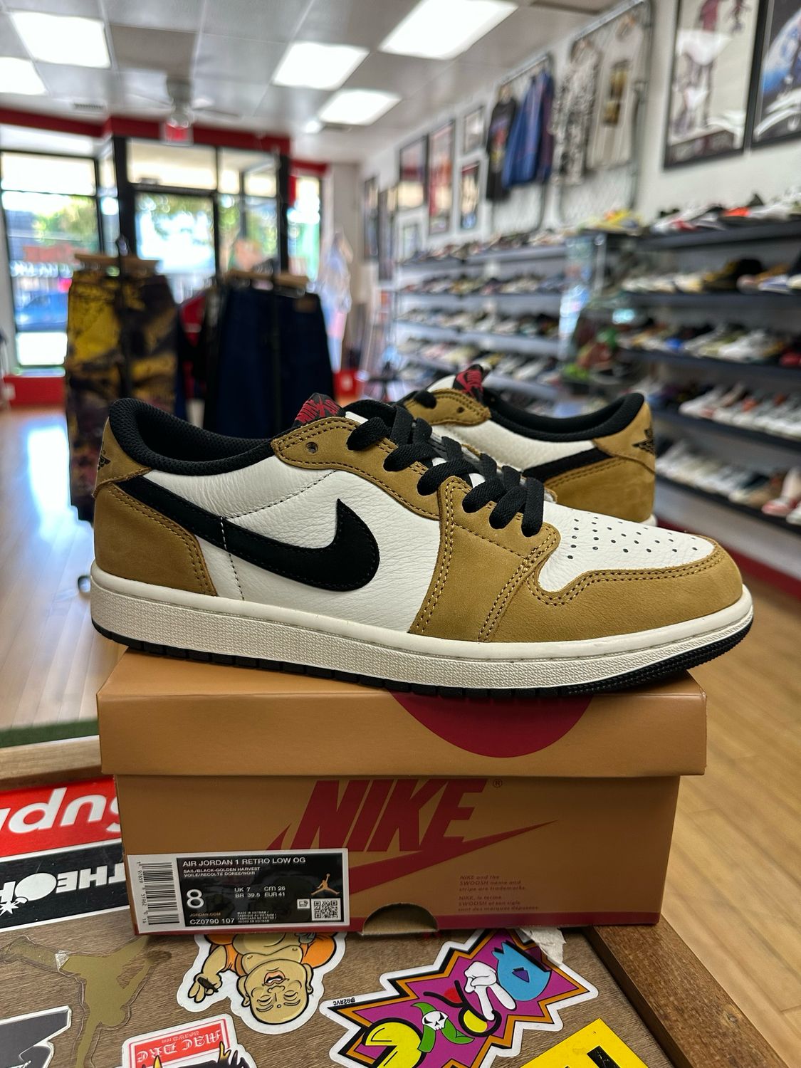 Jordan 1 Low OG Rookie of the Year Size 8 (WORN)