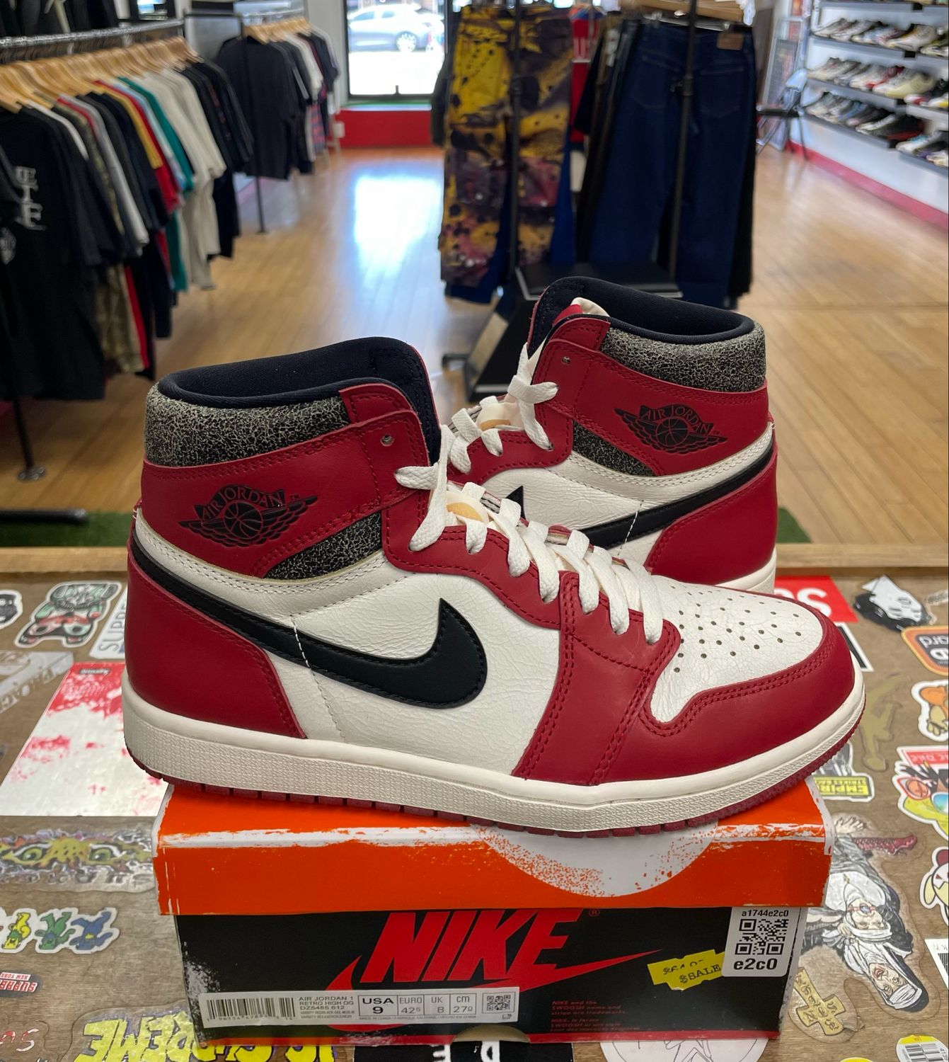 Jordan 1 Retro High OG Chicago Lost and Found Size 9 (Lightly WORN)