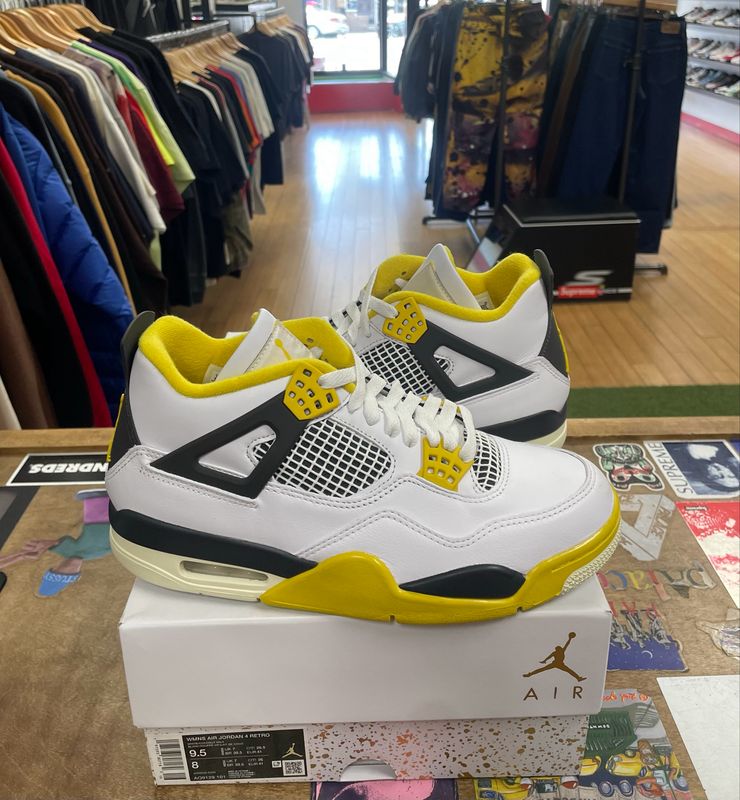 Pre Owned Jordan 4 Retro Vivid Sulfur (Women&#39;s) Size 9.5,8M