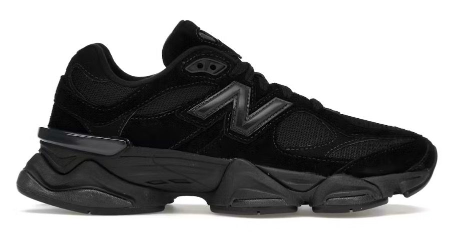 New Balance 9060 Triple Black Size 8 (NEW)