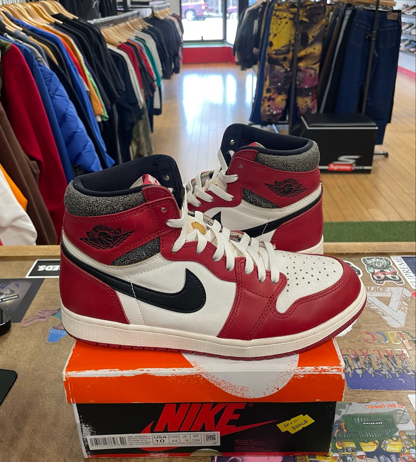 Pre Owned Jordan 1 Retro High OG Chicago Lost and Found Size 10 (No Black Laces)
