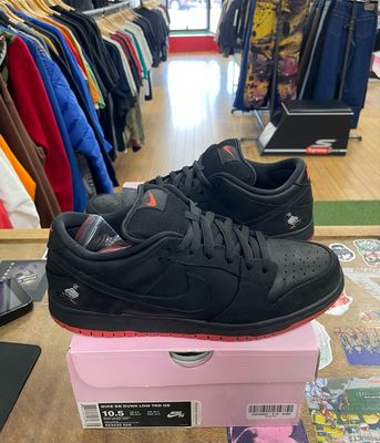 Pre Owned Nike SB Dunk Low Black Pigeon Size 10.5