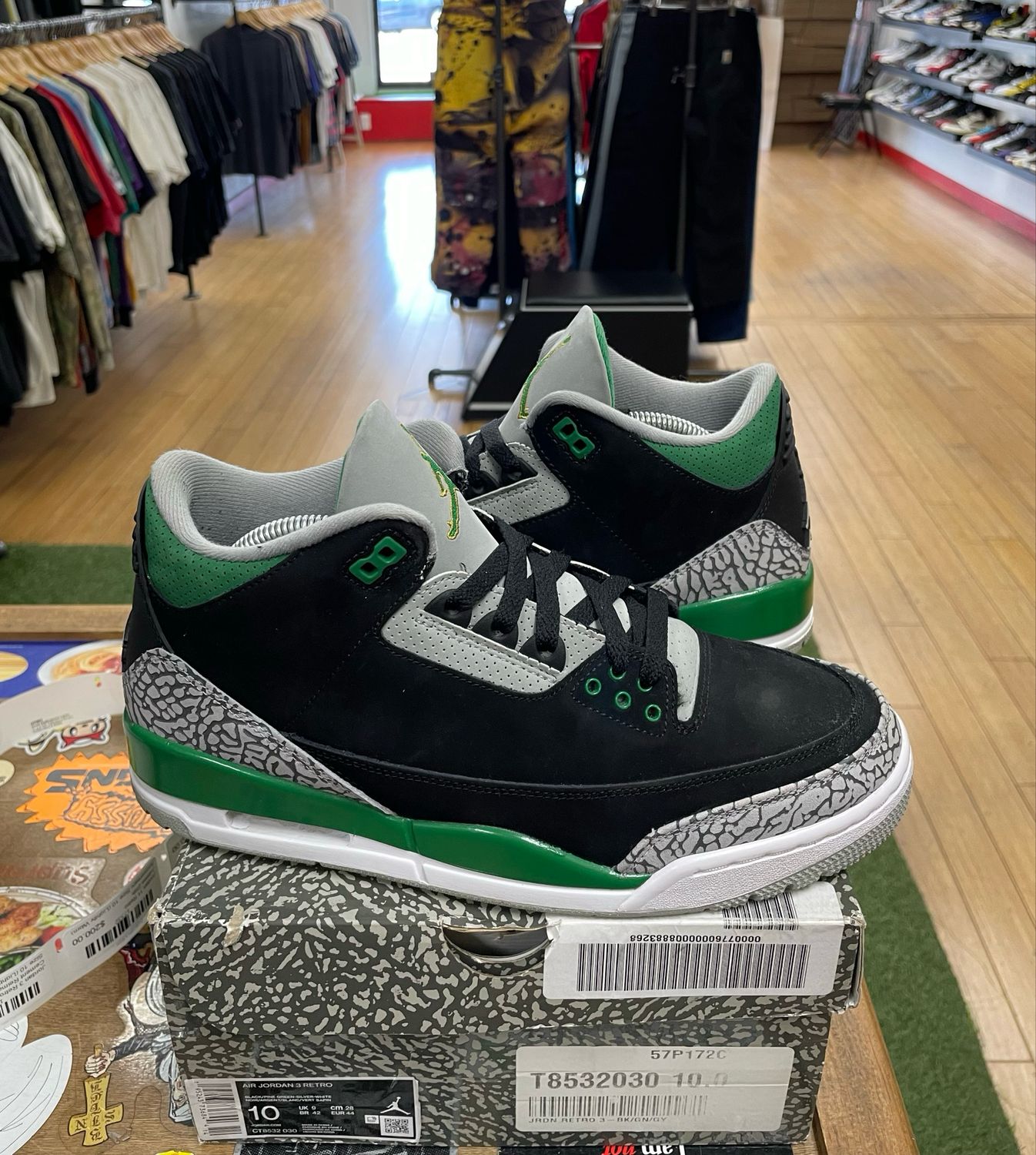Jordan 3 Retro Pine Green Size 10 (Lightly Worn)