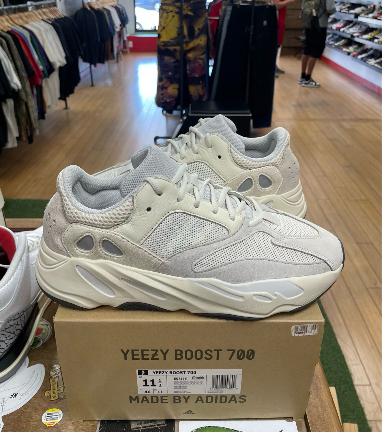 adidas Yeezy Boost 700 Analog Size 11.5 (Lightly Worn)