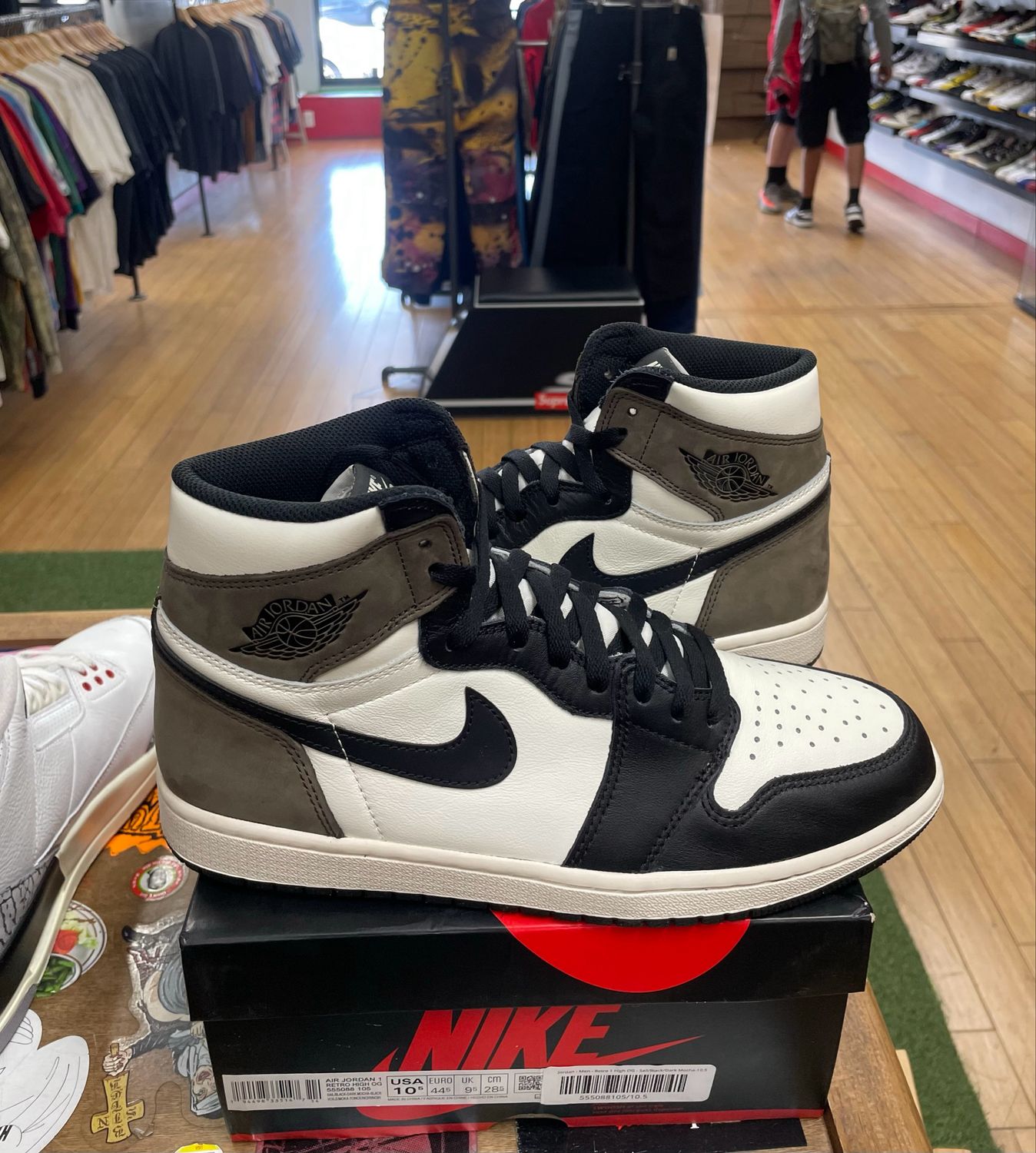 Jordan 1 Retro High Dark Mocha Size 10.5 (Lightly Worn)