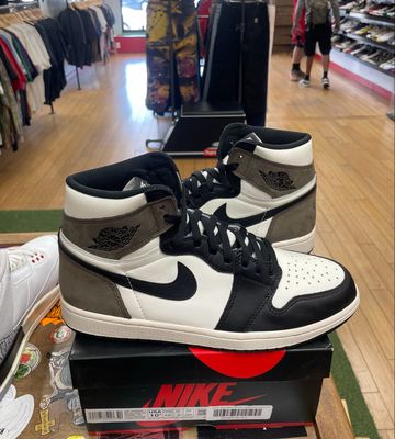 Jordan 1 Retro High Dark Mocha Size 10.5 (Lightly Worn)