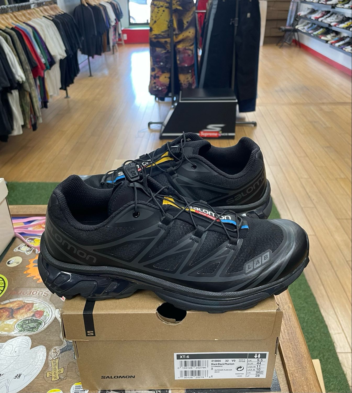 Pre Owned Salomon XT-6 Triple Black Size 10