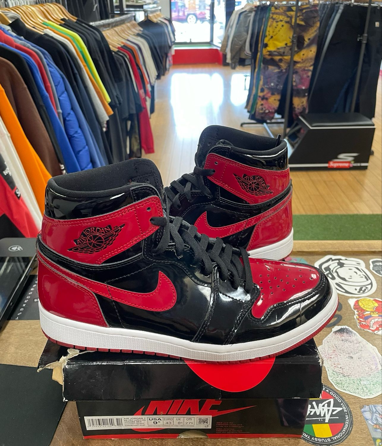 Pre Owned Jordan 1 Retro High OG Patent Bred Size 9.5 *Damaged Box*