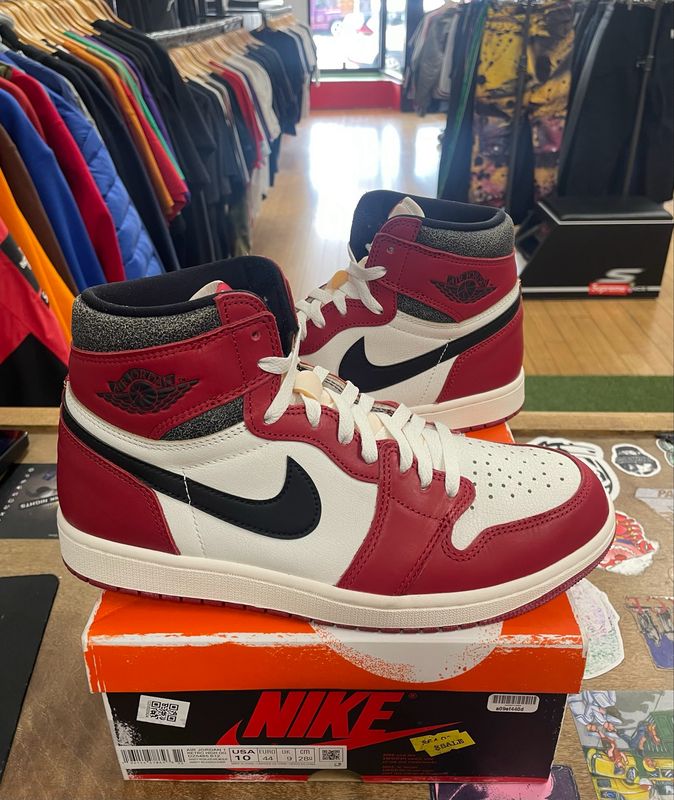 Pre Owned Jordan 1 Retro High OG Chicago Lost and Found Size 10