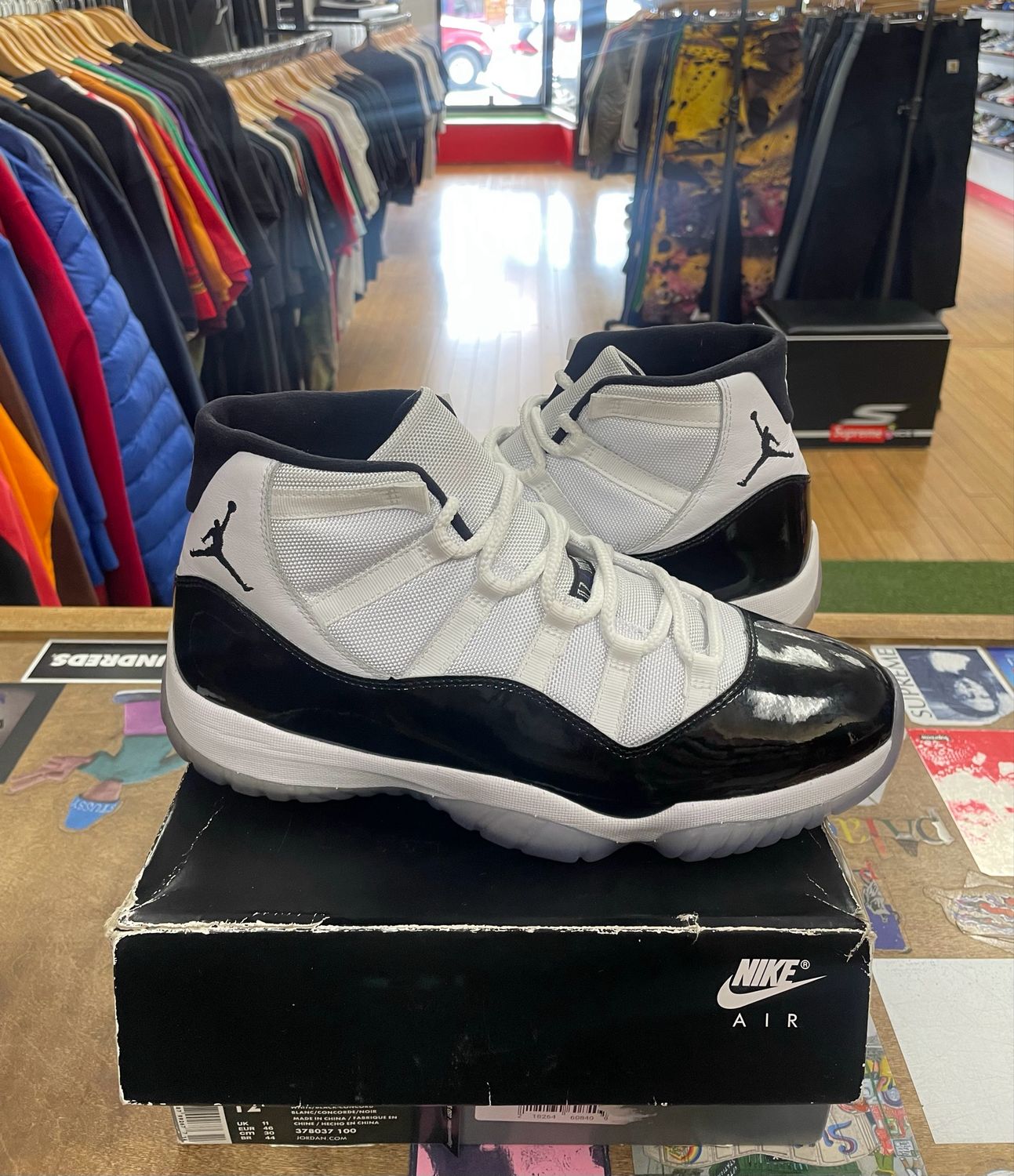 Pre Owned Jordan 11 Retro Concord (2018) Size 12 * Damaged Box*