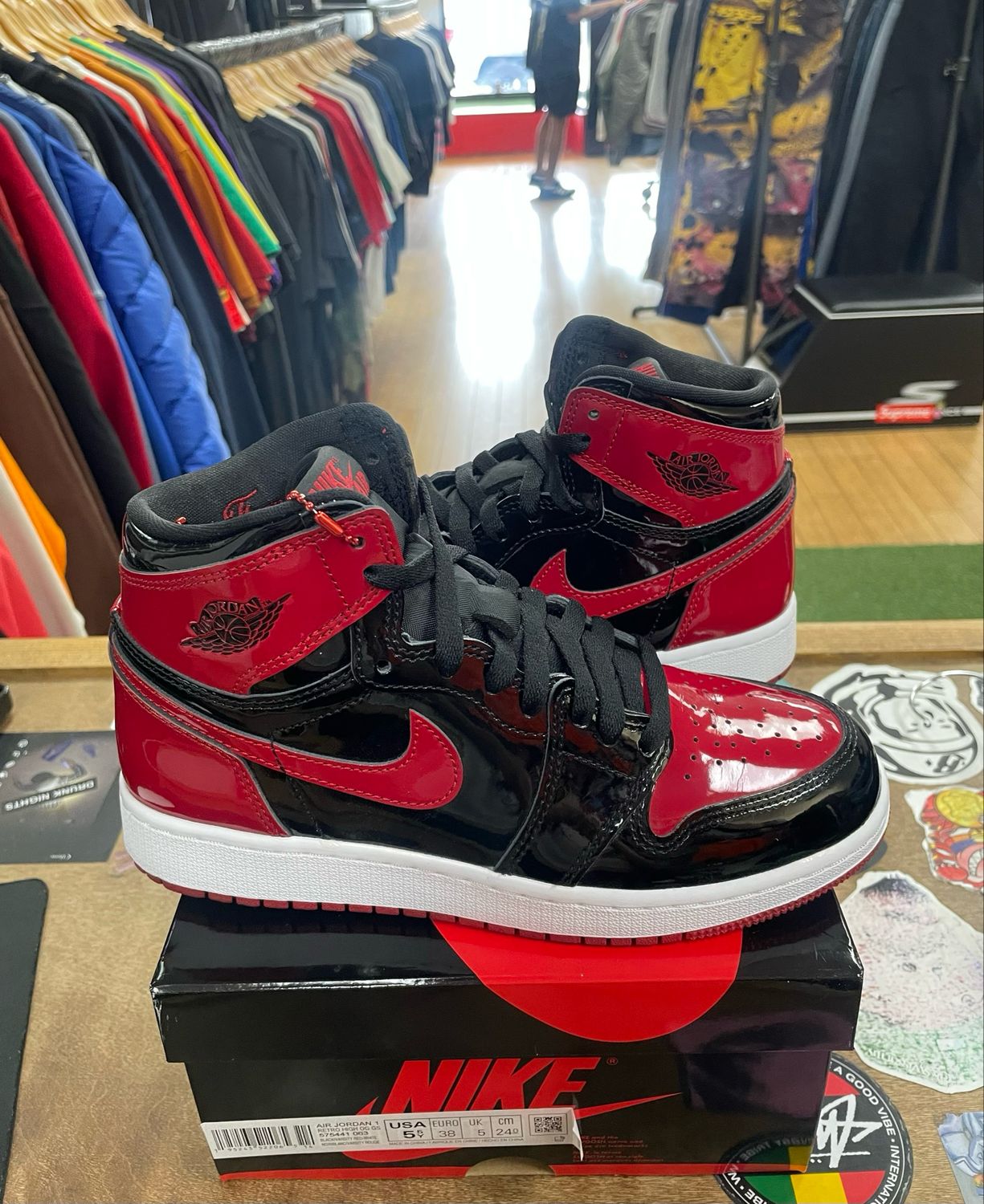 Pre Owned Jordan 1 Retro High OG Patent Bred (GS) Size 5.5Y