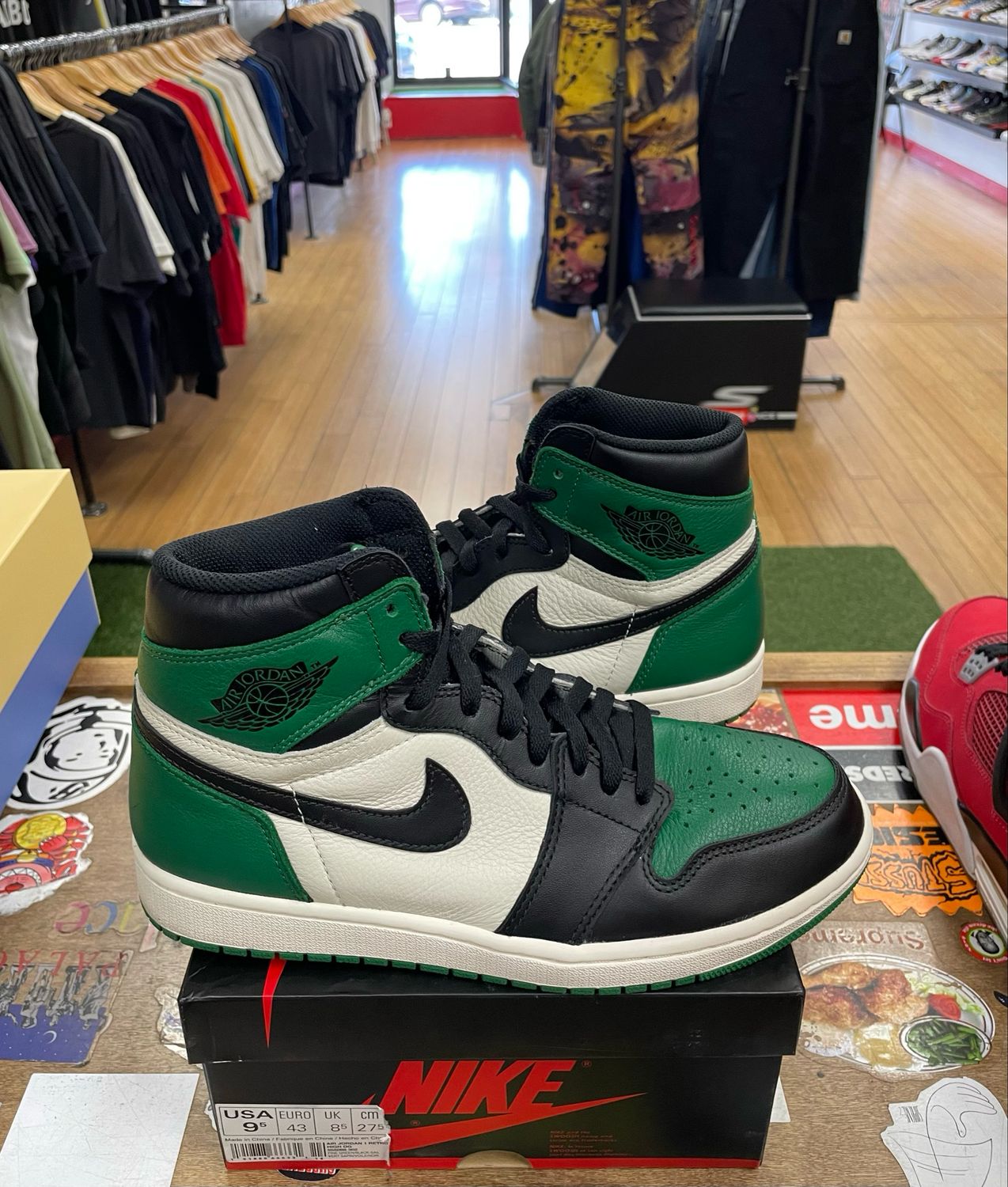 Jordan 1 Retro High Pine Green Size 9.5 (WORN)