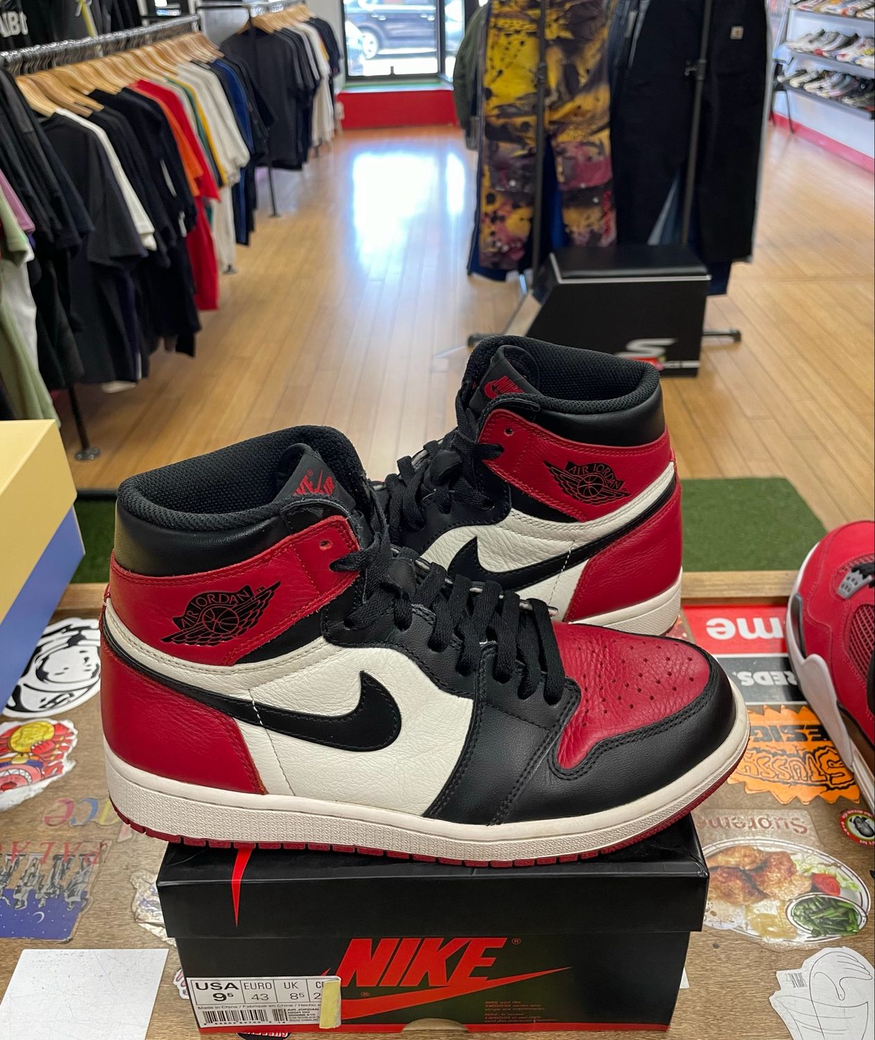 Jordan 1 Retro High Bred Toe Size 9.5 (WORN)