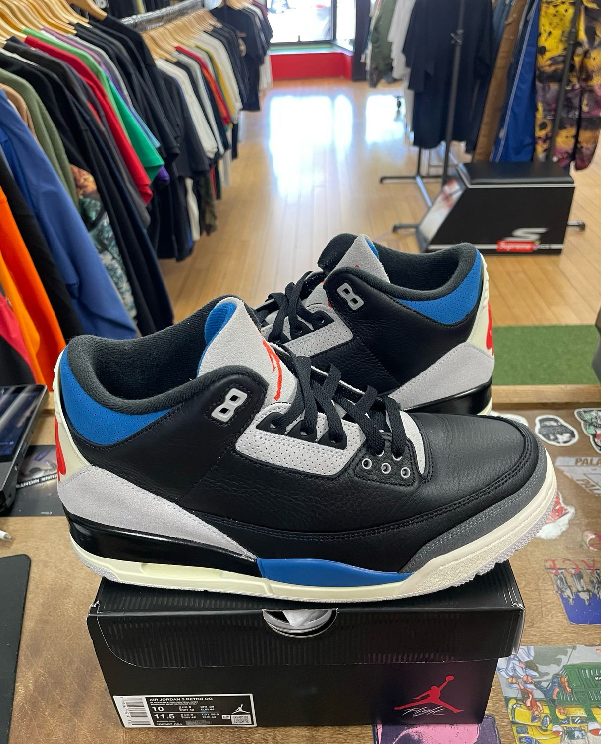 Pre OwnedJordan 3 Retro OG Rare Air Size 10