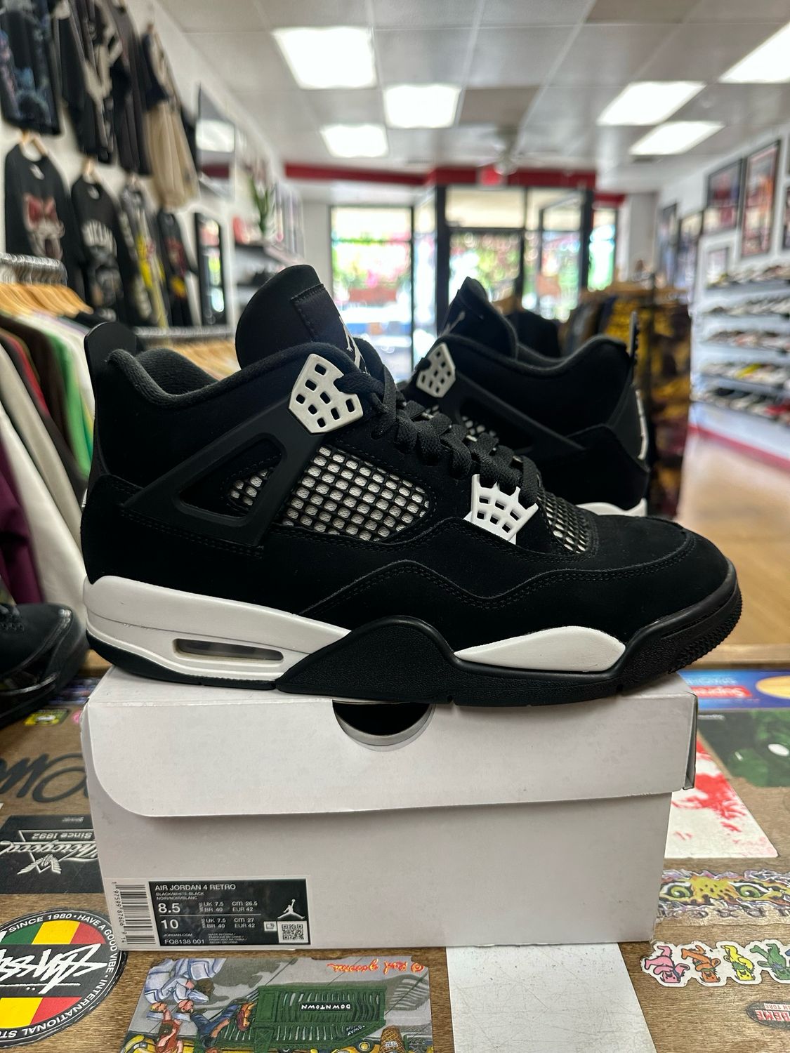 Jordan 4 Retro White Thunder (Worn)