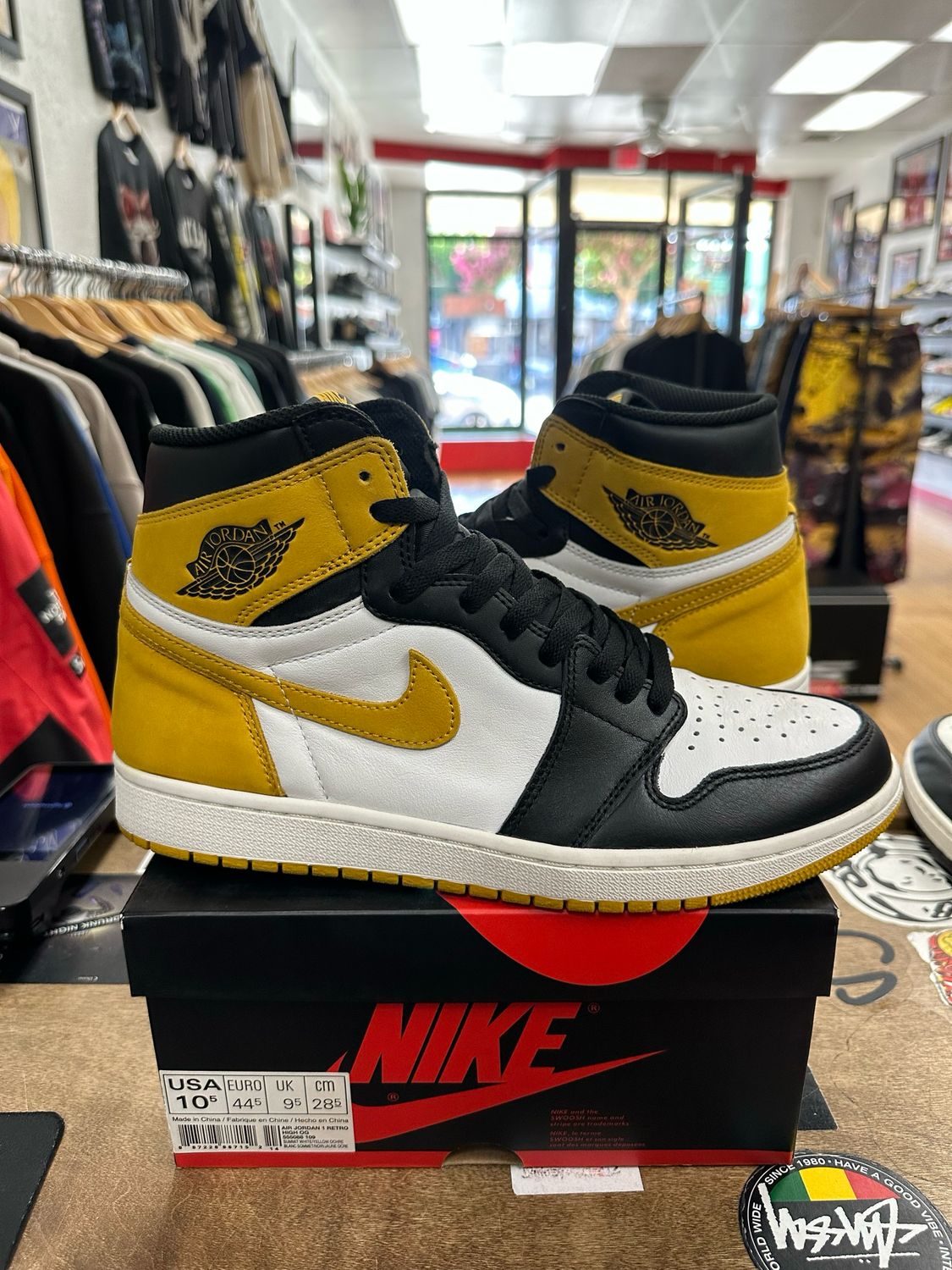Jordan 1 Retro High Yellow Ochre (Lightly worn)