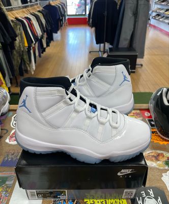 Lightly Worn Jordan 11 Retro Legend Blue (Slightly Damaged Box)