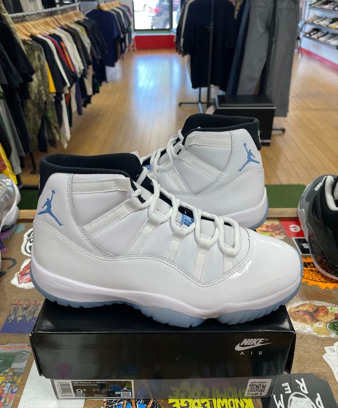 Lightly Worn Jordan 11 Retro Legend Blue (Slightly Damaged Box)
