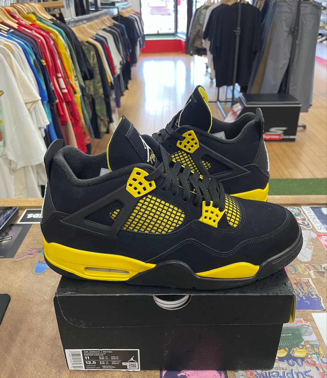 Pre Owned Jordan 4 Retro Thunder (2023) Size 11