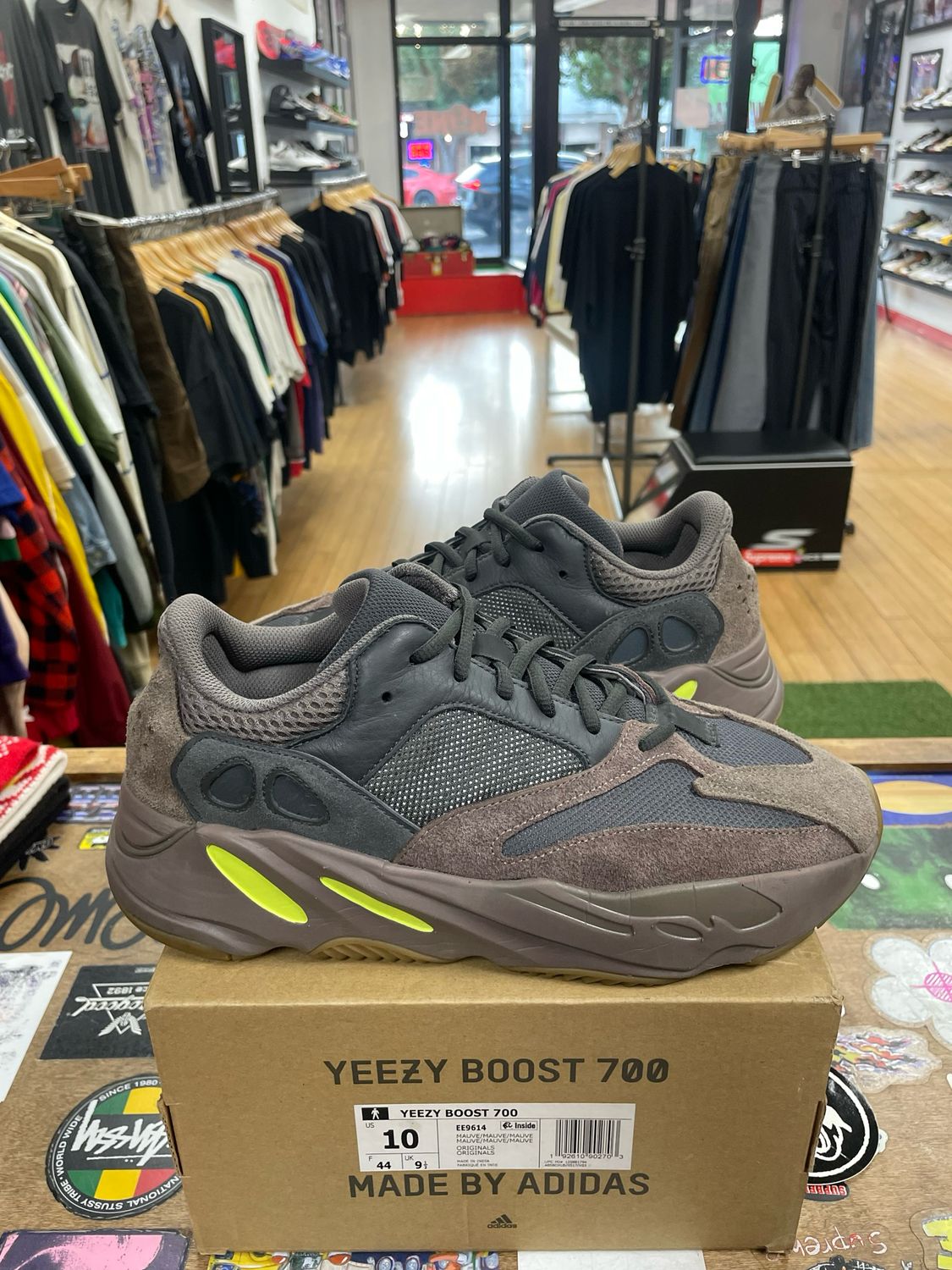 Pre Owned Adidas Yeezy Boost 700 Mauve (Damaged Box)