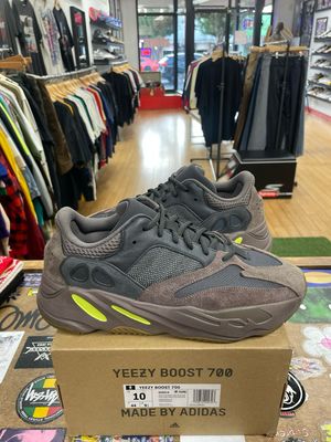 Pre Owned Adidas Yeezy Boost 700 Mauve (Damaged Box)